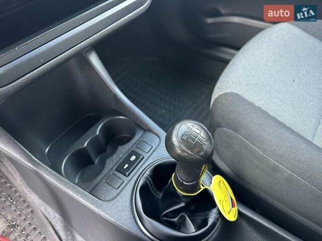 Черный Шкода Фабия, объемом двигателя 1.6 л и пробегом 195 тыс. км за 5500 $, фото 11 на Automoto.ua