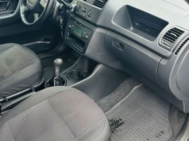 Черный Шкода Фабия, объемом двигателя 1.6 л и пробегом 265 тыс. км за 5700 $, фото 9 на Automoto.ua