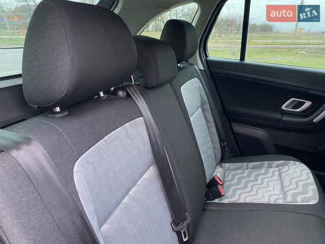 Черный Шкода Фабия, объемом двигателя 1.6 л и пробегом 197 тыс. км за 6100 $, фото 12 на Automoto.ua