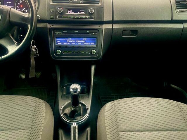 Черный Шкода Фабия, объемом двигателя 1.2 л и пробегом 243 тыс. км за 5300 $, фото 7 на Automoto.ua