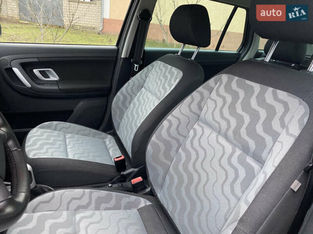 Черный Шкода Фабия, объемом двигателя 1.6 л и пробегом 197 тыс. км за 6100 $, фото 9 на Automoto.ua