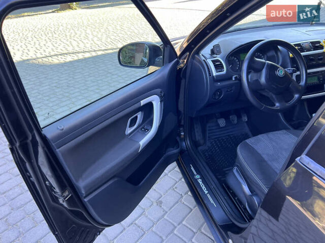 Черный Шкода Фабия, объемом двигателя 1.6 л и пробегом 275 тыс. км за 4350 $, фото 15 на Automoto.ua
