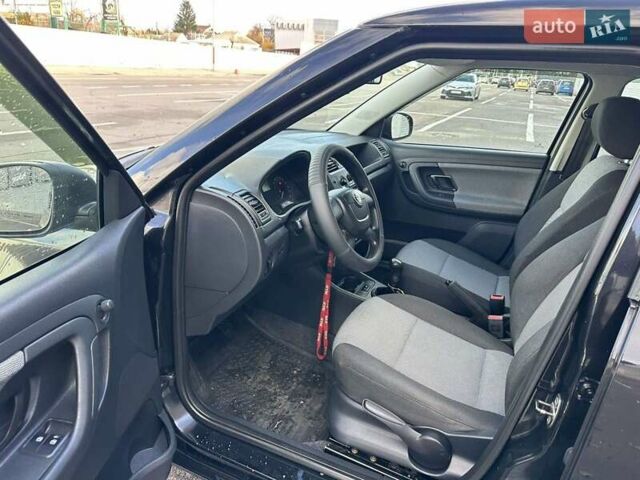 Черный Шкода Фабия, объемом двигателя 1.6 л и пробегом 195 тыс. км за 5500 $, фото 13 на Automoto.ua