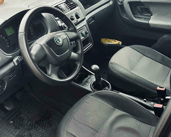 Черный Шкода Фабия, объемом двигателя 1.6 л и пробегом 263 тыс. км за 5700 $, фото 11 на Automoto.ua