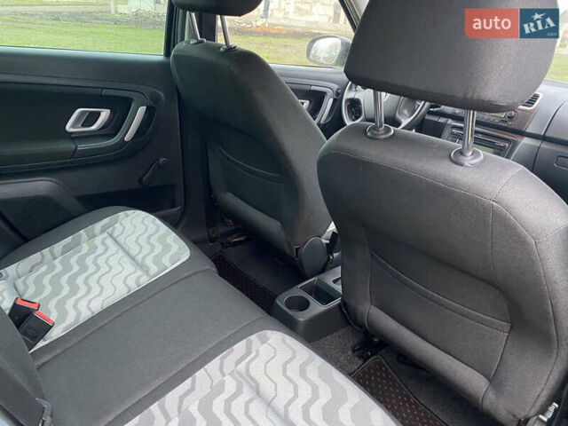 Черный Шкода Фабия, объемом двигателя 1.6 л и пробегом 197 тыс. км за 6100 $, фото 13 на Automoto.ua