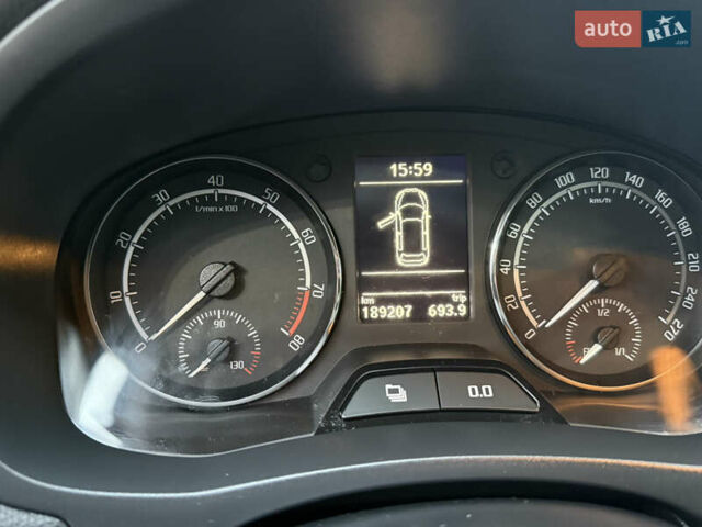 Черный Шкода Фабия, объемом двигателя 1.4 л и пробегом 189 тыс. км за 8500 $, фото 11 на Automoto.ua