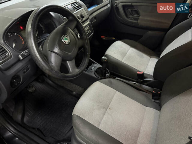 Черный Шкода Фабия, объемом двигателя 1.42 л и пробегом 290 тыс. км за 4000 $, фото 8 на Automoto.ua