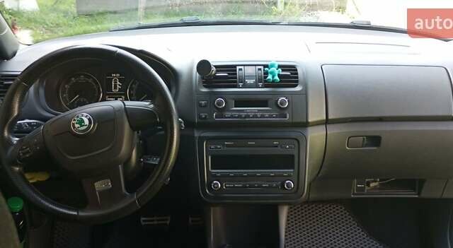 Чорний Шкода Фабія, об'ємом двигуна 1.39 л та пробігом 200 тис. км за 8150 $, фото 5 на Automoto.ua