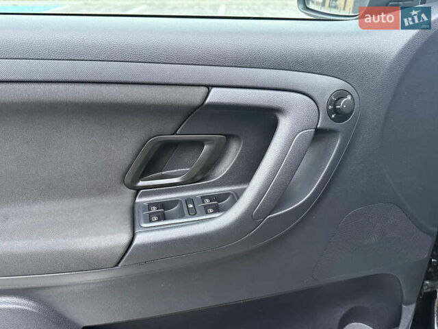 Черный Шкода Фабия, объемом двигателя 1.4 л и пробегом 189 тыс. км за 8500 $, фото 8 на Automoto.ua