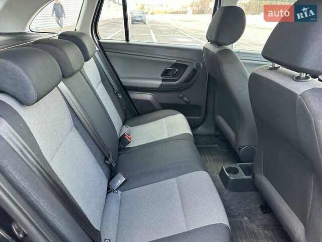 Черный Шкода Фабия, объемом двигателя 1.6 л и пробегом 195 тыс. км за 5500 $, фото 14 на Automoto.ua
