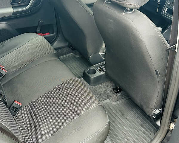 Черный Шкода Фабия, объемом двигателя 1.6 л и пробегом 263 тыс. км за 5700 $, фото 10 на Automoto.ua