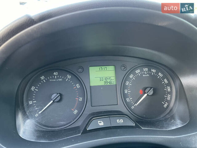 Черный Шкода Фабия, объемом двигателя 1.2 л и пробегом 331 тыс. км за 4500 $, фото 9 на Automoto.ua