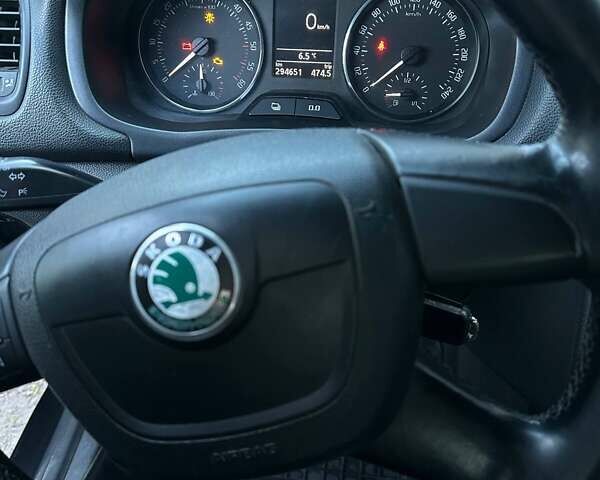 Черный Шкода Фабия, объемом двигателя 1.2 л и пробегом 295 тыс. км за 4900 $, фото 31 на Automoto.ua