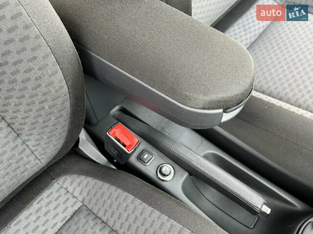 Шкода Фабия 2010 в Луцке на Automoto.ua Черный Шкода Фабия, объемом двигателя 1.2 л и пробегом 141 тыс. км за 6850 $, фото 96 на Automoto.ua