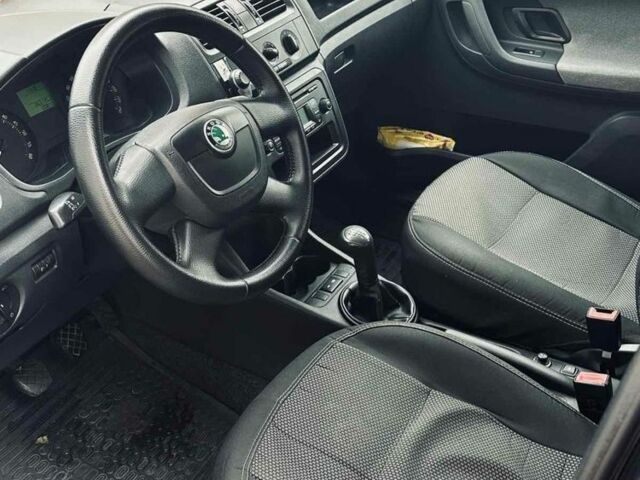 Черный Шкода Фабия, объемом двигателя 1.6 л и пробегом 265 тыс. км за 5700 $, фото 10 на Automoto.ua