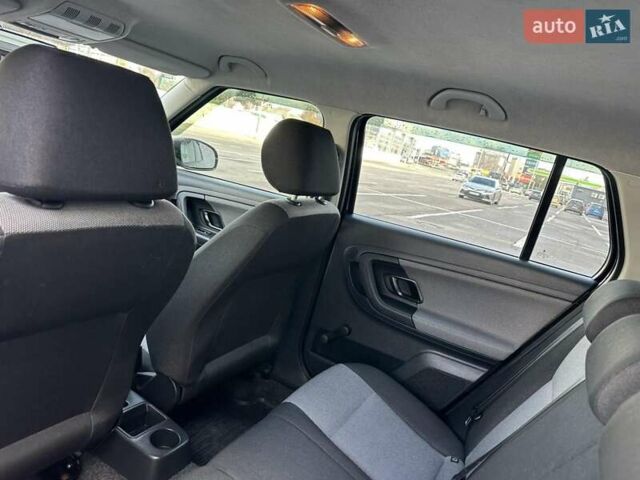 Черный Шкода Фабия, объемом двигателя 1.6 л и пробегом 195 тыс. км за 5500 $, фото 19 на Automoto.ua