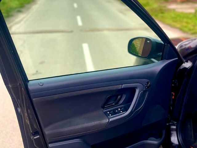 Черный Шкода Фабия, объемом двигателя 1.2 л и пробегом 243 тыс. км за 5300 $, фото 8 на Automoto.ua