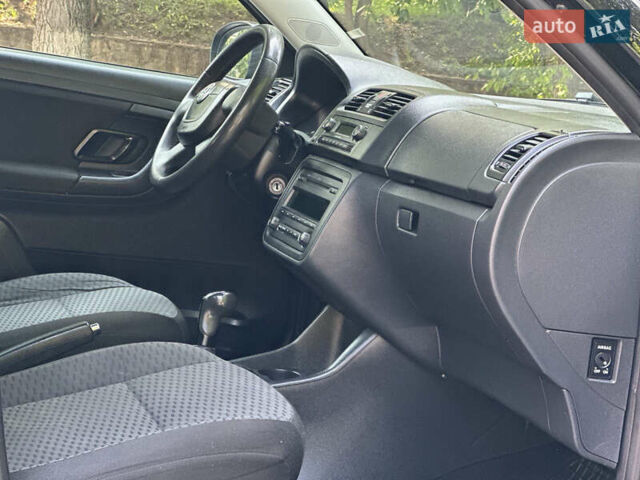 Черный Шкода Фабия, объемом двигателя 1.2 л и пробегом 281 тыс. км за 4700 $, фото 35 на Automoto.ua