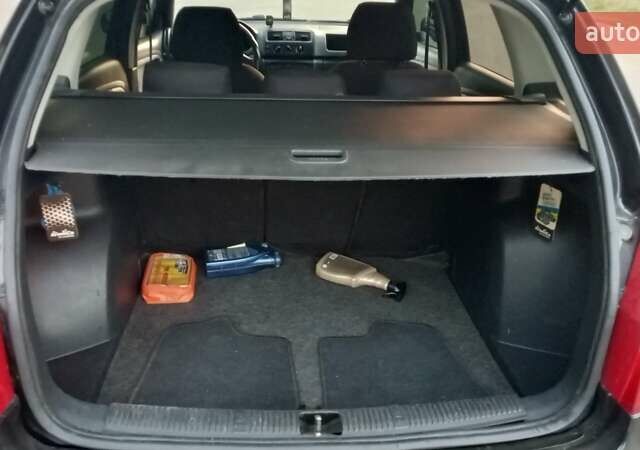 Черный Шкода Фабия, объемом двигателя 1.2 л и пробегом 264 тыс. км за 5500 $, фото 1 на Automoto.ua