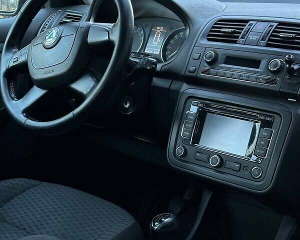 Черный Шкода Фабия, объемом двигателя 1.2 л и пробегом 295 тыс. км за 4900 $, фото 41 на Automoto.ua