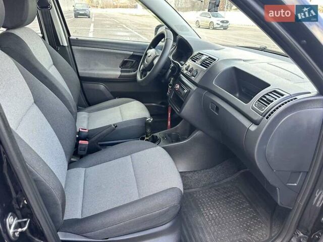 Черный Шкода Фабия, объемом двигателя 1.6 л и пробегом 195 тыс. км за 5500 $, фото 22 на Automoto.ua