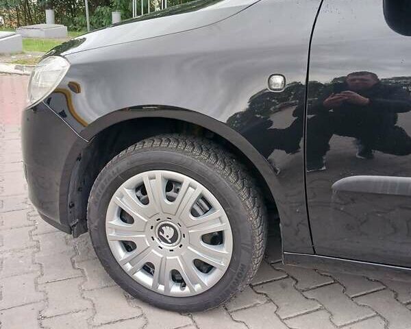 Черный Шкода Фабия, объемом двигателя 1.39 л и пробегом 210 тыс. км за 5400 $, фото 6 на Automoto.ua