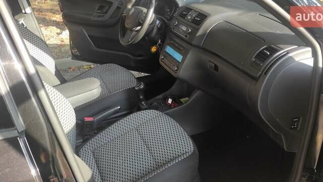 Черный Шкода Фабия, объемом двигателя 1.2 л и пробегом 246 тыс. км за 5300 $, фото 3 на Automoto.ua