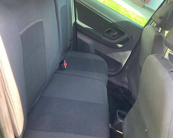 Черный Шкода Фабия, объемом двигателя 1.2 л и пробегом 320 тыс. км за 5200 $, фото 4 на Automoto.ua