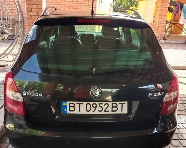 Черный Шкода Фабия, объемом двигателя 1.2 л и пробегом 151 тыс. км за 6500 $, фото 3 на Automoto.ua