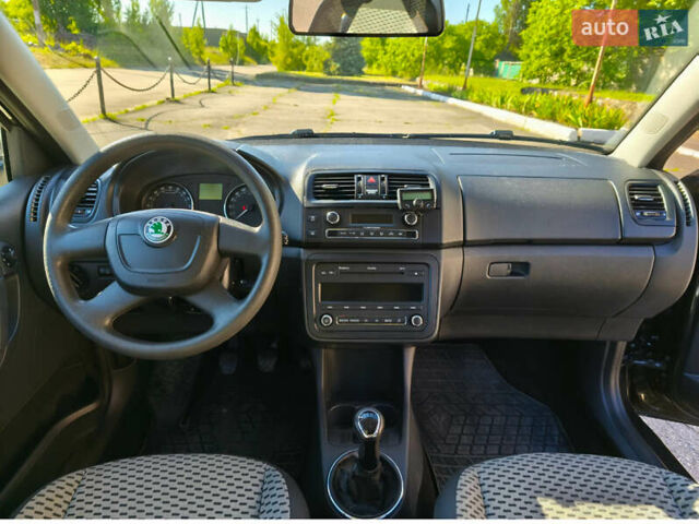 Шкода Фабия 2011 в Новоднестровск на Automoto.ua Черный Шкода Фабия, объемом двигателя 1.2 л и пробегом 195 тыс. км за 6300 $, фото 2 на Automoto.ua