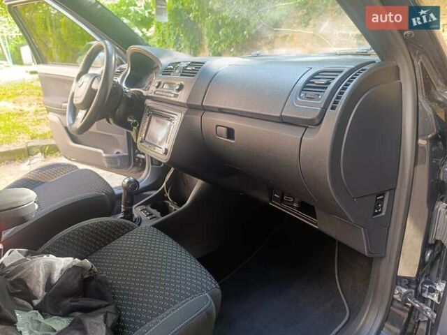 Черный Шкода Фабия, объемом двигателя 1.4 л и пробегом 254 тыс. км за 6999 $, фото 19 на Automoto.ua