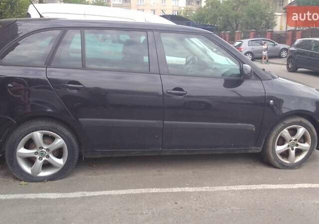Черный Шкода Фабия, объемом двигателя 1.2 л и пробегом 200 тыс. км за 6000 $, фото 2 на Automoto.ua