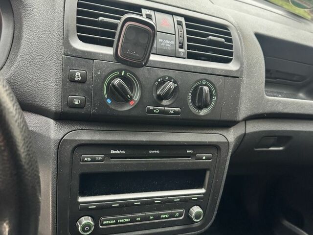 Чорний Шкода Фабія, об'ємом двигуна 1.6 л та пробігом 275 тис. км за 5250 $, фото 9 на Automoto.ua