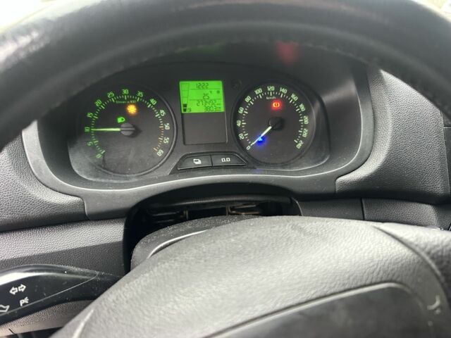 Чорний Шкода Фабія, об'ємом двигуна 1.6 л та пробігом 275 тис. км за 5250 $, фото 12 на Automoto.ua