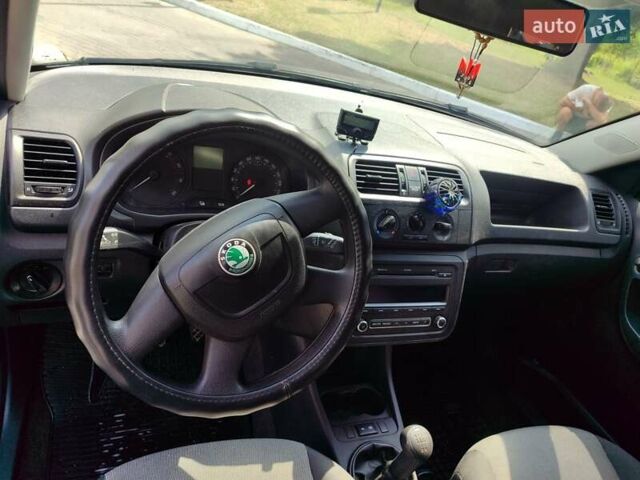Черный Шкода Фабия, объемом двигателя 1.2 л и пробегом 190 тыс. км за 4900 $, фото 4 на Automoto.ua