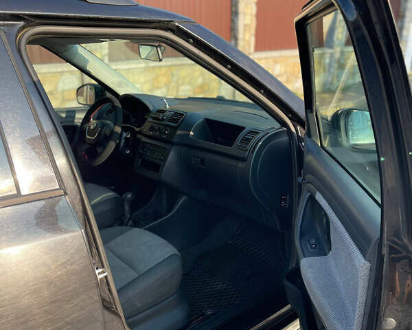 Шкода Фабия 2011 в Долине на Automoto.ua Черный Шкода Фабия, объемом двигателя 1.2 л и пробегом 210 тыс. км за 4500 $, фото 4 на Automoto.ua