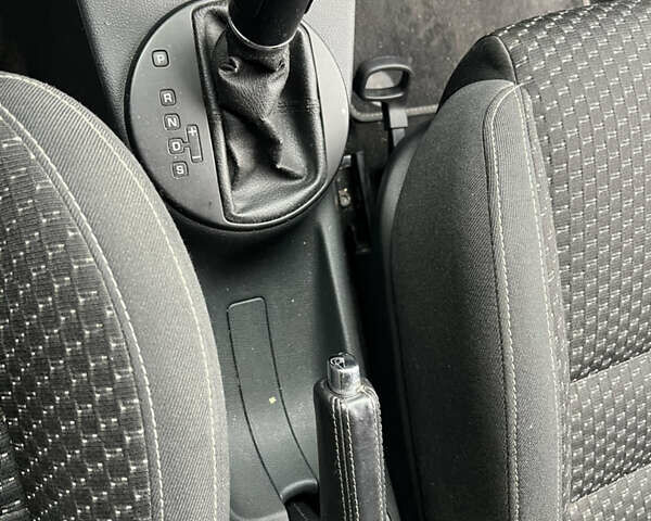 Черный Шкода Фабия, объемом двигателя 1.4 л и пробегом 260 тыс. км за 7277 $, фото 29 на Automoto.ua