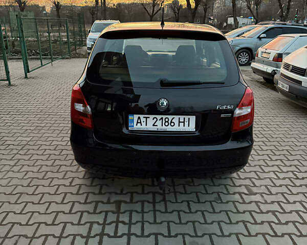 Черный Шкода Фабия, объемом двигателя 1.6 л и пробегом 335 тыс. км за 5000 $, фото 1 на Automoto.ua