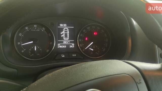 Черный Шкода Фабия, объемом двигателя 1.2 л и пробегом 246 тыс. км за 5300 $, фото 1 на Automoto.ua