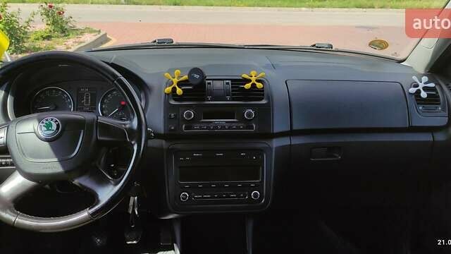 Шкода Фабия 2012 в Полтаве на Automoto.ua Черный Шкода Фабия, объемом двигателя 1.6 л и пробегом 211 тыс. км за 6500 $, фото 4 на Automoto.ua