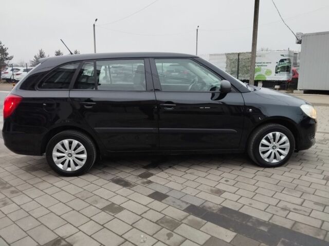 Черный Шкода Фабия, объемом двигателя 1.2 л и пробегом 210 тыс. км за 5250 $, фото 1 на Automoto.ua