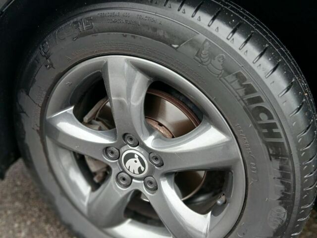 Черный Шкода Фабия, объемом двигателя 1.2 л и пробегом 226 тыс. км за 6100 $, фото 3 на Automoto.ua