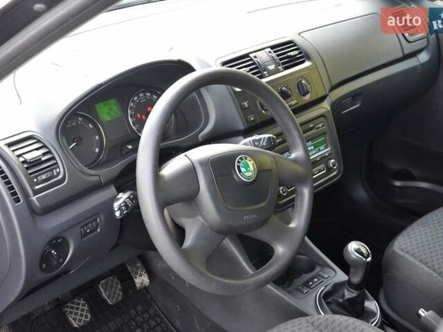 Черный Шкода Фабия, объемом двигателя 1.2 л и пробегом 196 тыс. км за 5700 $, фото 15 на Automoto.ua