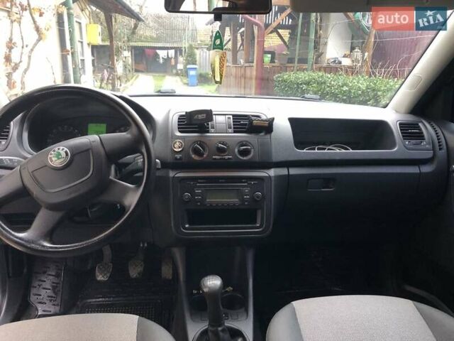 Черный Шкода Фабия, объемом двигателя 1.6 л и пробегом 257 тыс. км за 6000 $, фото 7 на Automoto.ua