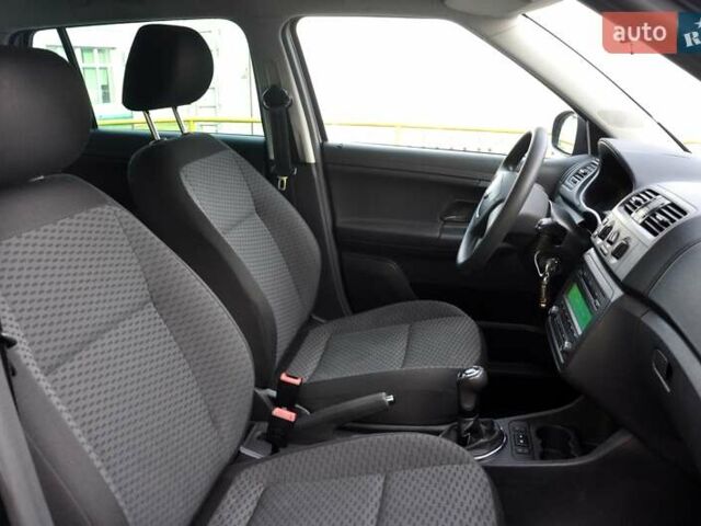 Черный Шкода Фабия, объемом двигателя 1.2 л и пробегом 196 тыс. км за 5700 $, фото 26 на Automoto.ua