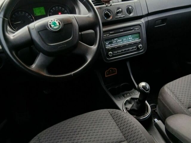 Черный Шкода Фабия, объемом двигателя 1.2 л и пробегом 226 тыс. км за 6100 $, фото 11 на Automoto.ua