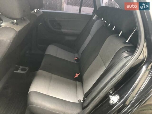Черный Шкода Фабия, объемом двигателя 1.6 л и пробегом 257 тыс. км за 6000 $, фото 5 на Automoto.ua