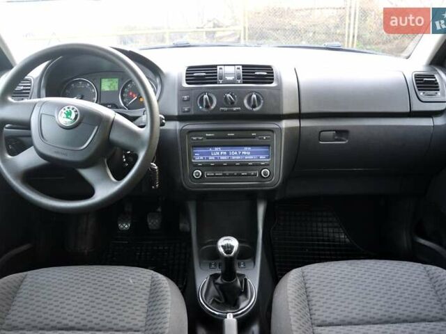 Черный Шкода Фабия, объемом двигателя 1.2 л и пробегом 196 тыс. км за 5700 $, фото 23 на Automoto.ua