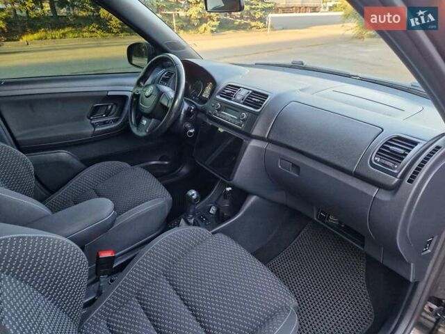 Черный Шкода Фабия, объемом двигателя 1.4 л и пробегом 225 тыс. км за 8600 $, фото 28 на Automoto.ua