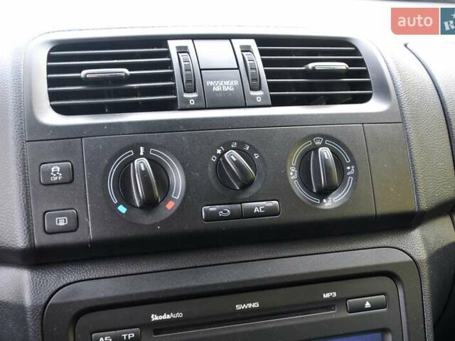 Черный Шкода Фабия, объемом двигателя 1.2 л и пробегом 196 тыс. км за 5700 $, фото 30 на Automoto.ua